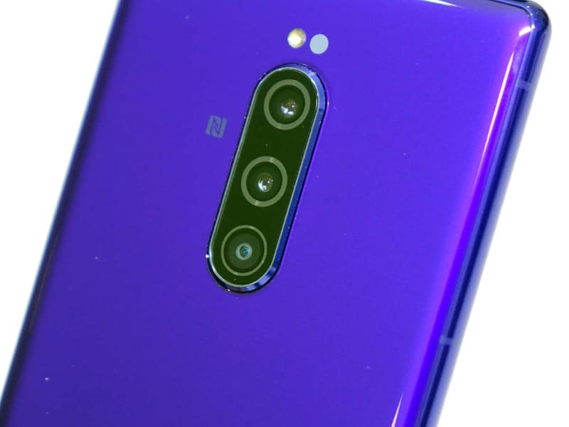 ソニーが望遠カメラ込みのトリプルカメラを採用したのは、'19年発売のXperia 1が初めて。意外と望遠カメラに対する取り組みは遅かった