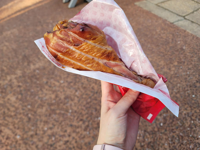 スモークターキーレッグ。これを食べないと帰れません