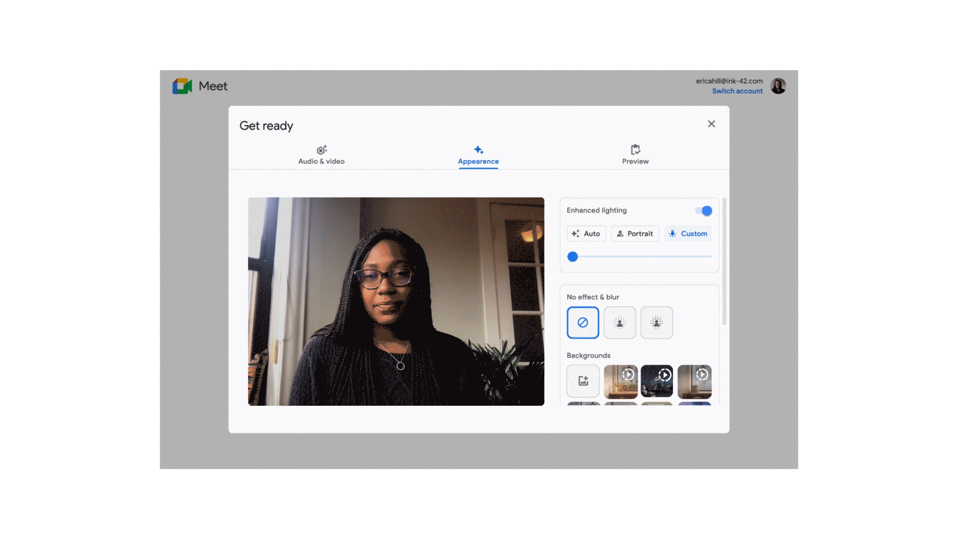 「ポートレートライト」機能。仮想的なライトを作り、顔をより見やすくしてくれる