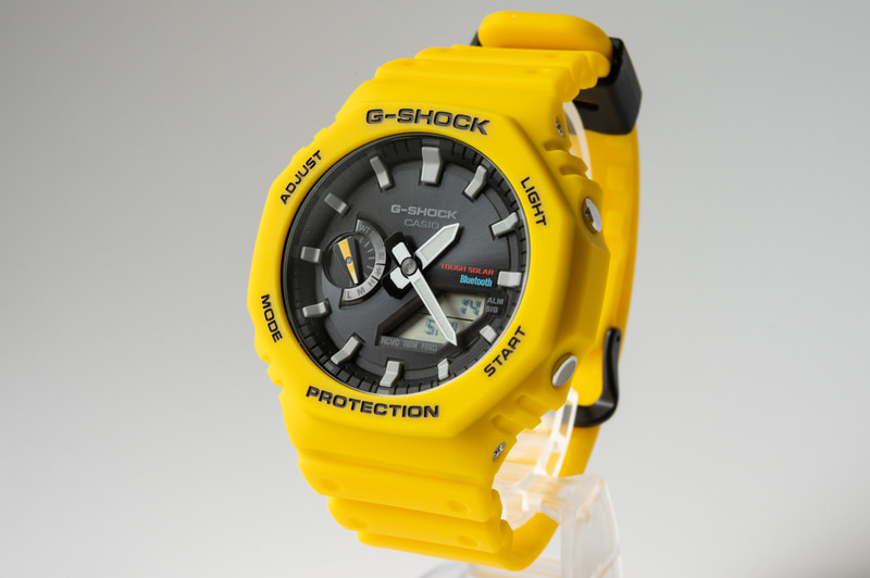 9時位置のサブダイヤルはモード表示針になっています。通常時はバッテリー残量を表示します