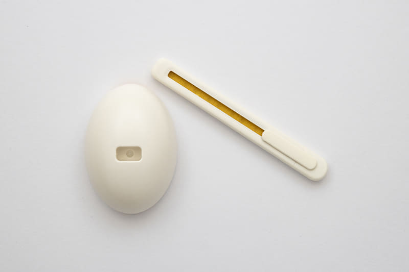 丸みのあるかわいらしいカッタースタンドを付属