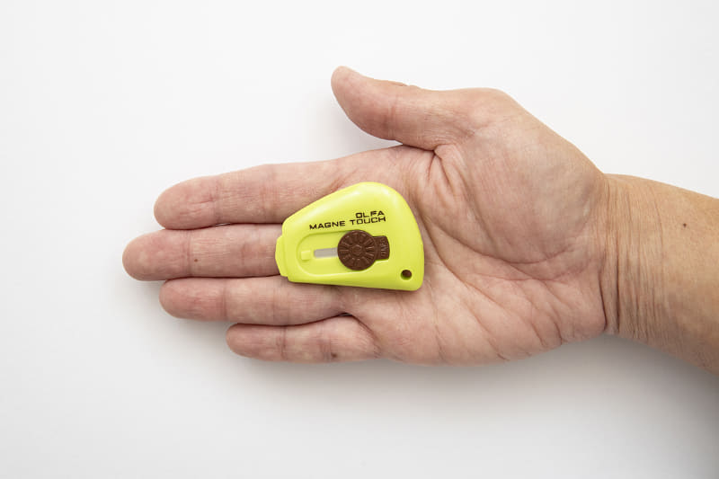 手のひらにすっぽり収まるコンパクトサイズ