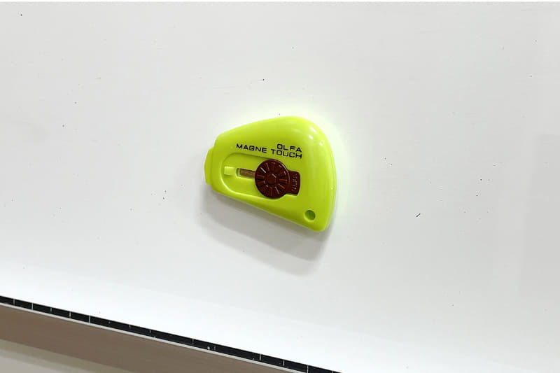 マグネット付きなので、あらゆる場所に貼り付けることができる