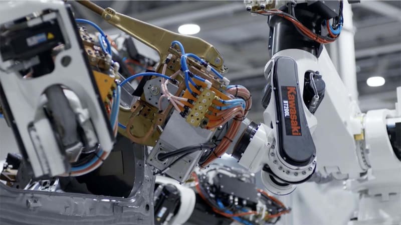 川崎重工では、ロボットの動作確認から操作までをリモート化し、さらに「デジタルツイン」化することで、試験・開発なども仮想空間内で展開している