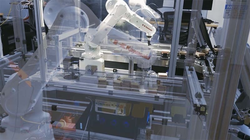 川崎重工では、ロボットの動作確認から操作までをリモート化し、さらに「デジタルツイン」化することで、試験・開発なども仮想空間内で展開している