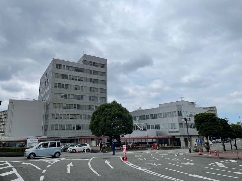 現敷地内に建つ第2庁舎(左)、第3庁舎(右)