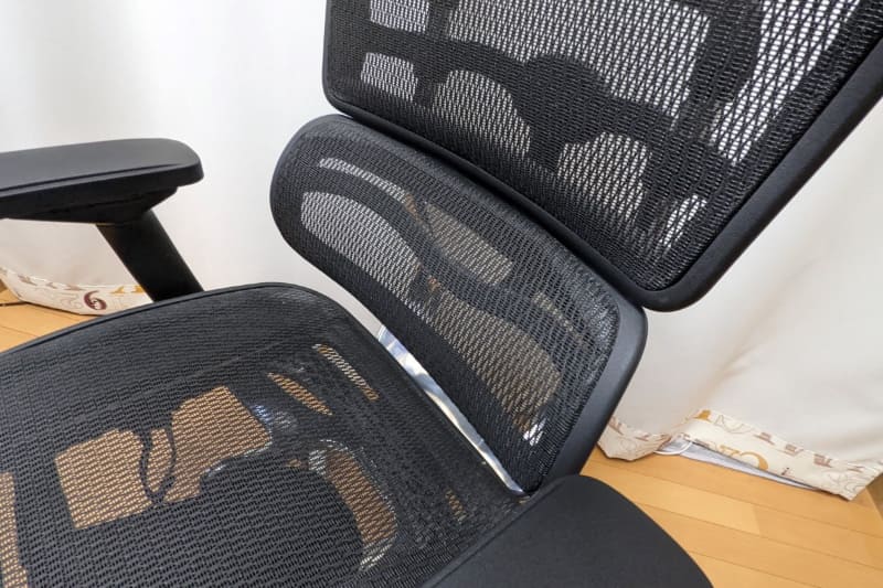 ランバーサポート。腰を支えてくれるので疲れにくいです。4段階で高さ調整可。