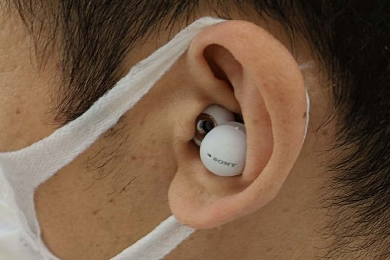 装着例。耳穴を塞がない