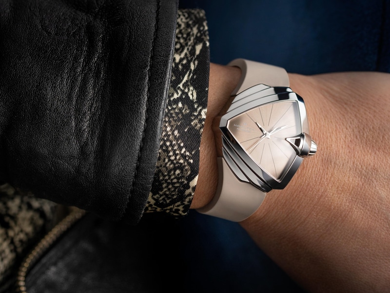 ベンチュラ S AUTO ブラック(H24105330)、143,000円