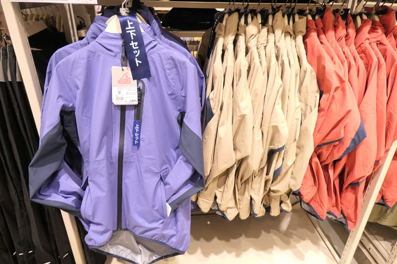 レインスーツ。上下セットで4,900円