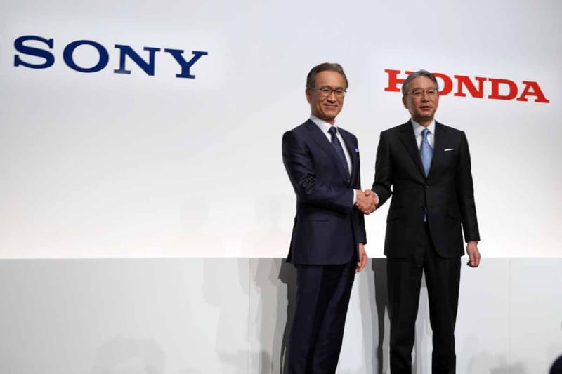 ソニー吉田社長とホンダ三部社長(3月4日撮影)
