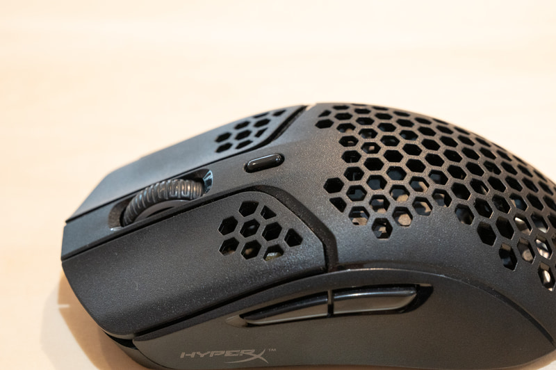 初期設定ではホイールの右にあるボタンでDPIを切り替えられます