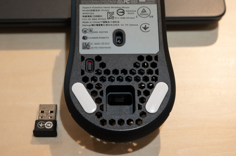 底にはドングルの収納部分も