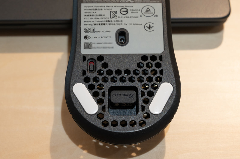 実測はドングルなしで60.5g、ドングル込みで62.4gでした