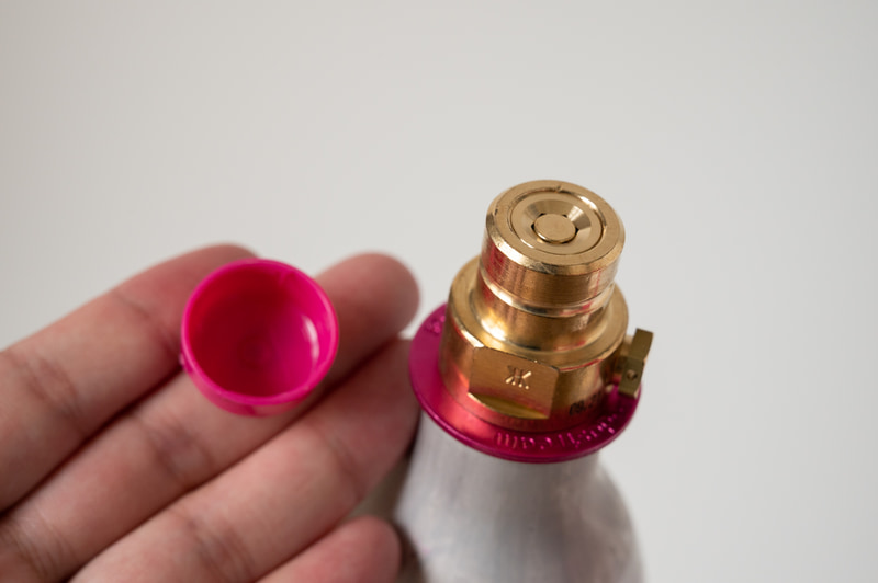 ねじ込み式ではないので先端はすっきりしています。キャップは忘れずに外しましょう