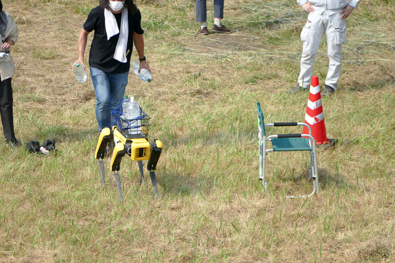 転倒しても自動復帰してデモ継続