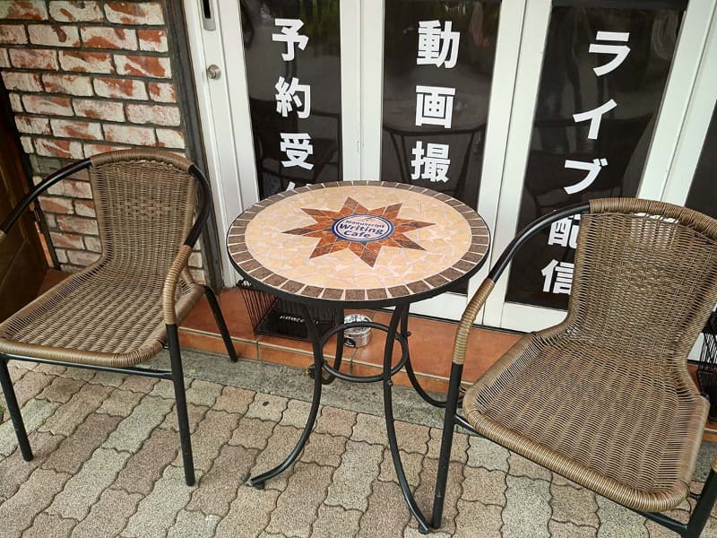 会話もできるテラス席