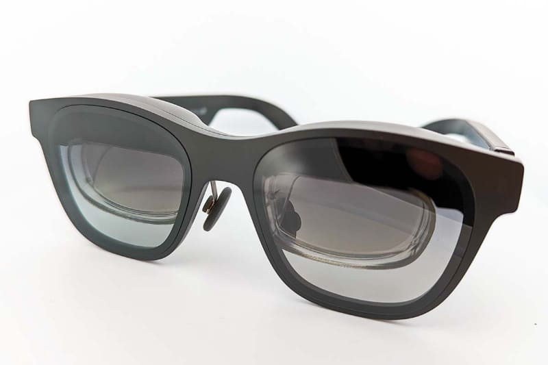 こちらはNreal Air。やはり大ぶりです