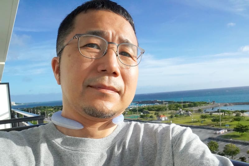 首に装着。沖縄に持参しましたが、東京よりはるかに涼しかった……