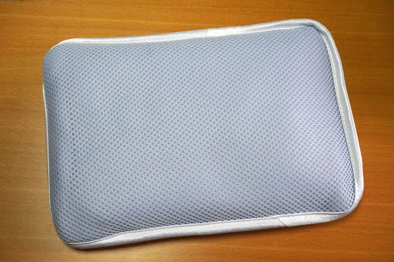 メッシュカバー付きで、そのまま使える。サイズは幅約30×奥行き約20cm