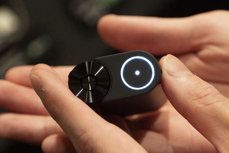 ブーストモード使用時はセンターのLEDが点灯する