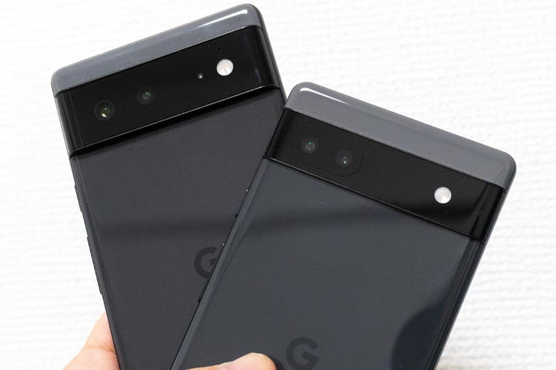 Pixel 6(Stormy Black)、Pixel 6 Pro(Sorta Sunny)と比較。カメラ部の段差がかなり違う