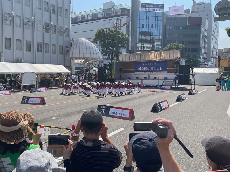 高千穂通りを通行止めにして開催された、「まつり えれこっちゃみやざき2022」