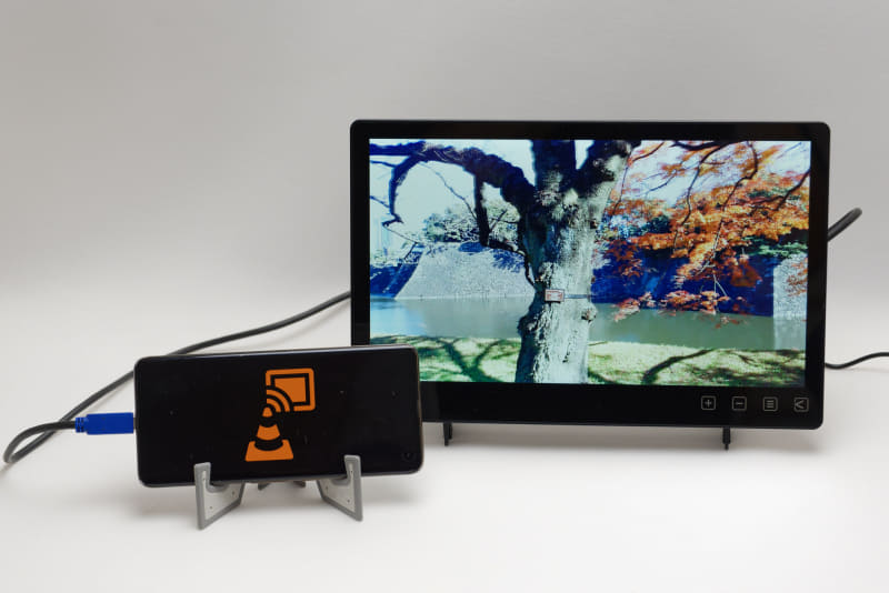 スマートフォンと接続して手っ取り早く大画面化