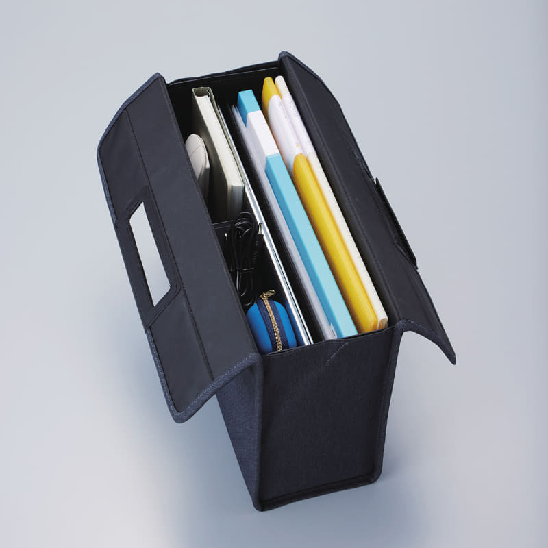 ノートPCスタンドにもなるミーティングバッグ