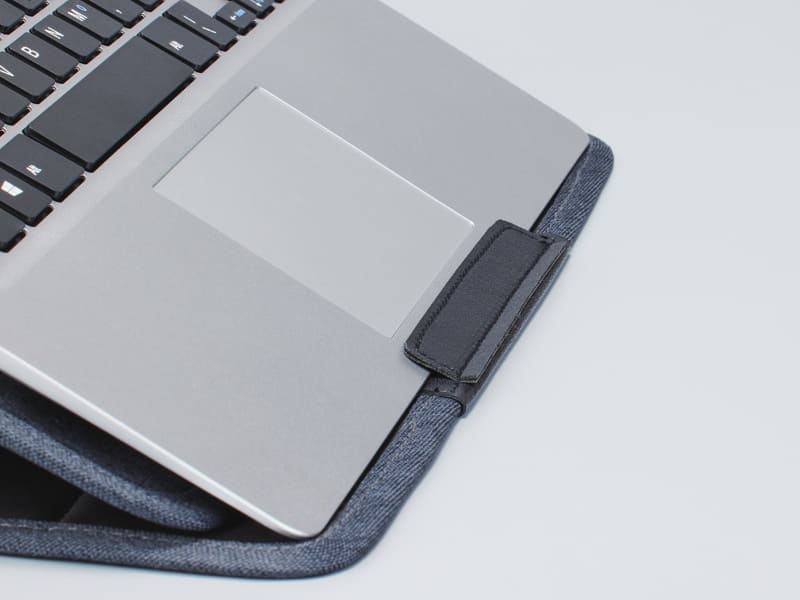 ノートPCスタンドにもなるミーティングバッグ