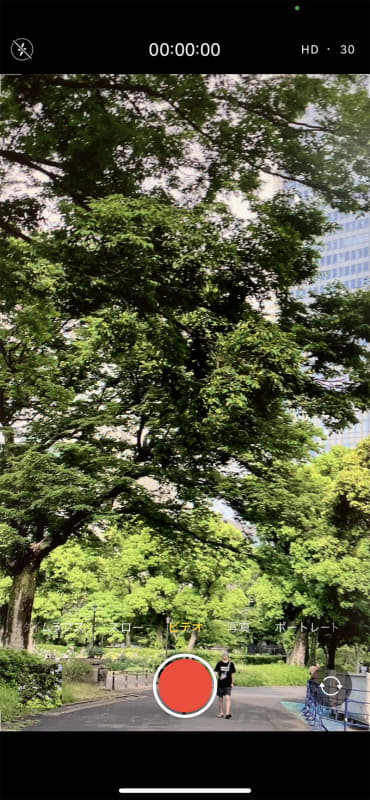 [ビデオ]モードで撮影できる状態でアプリが起動した