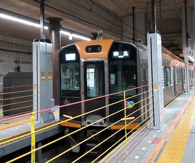 阪神電鉄 神戸三宮駅2番線 可動式ホーム柵