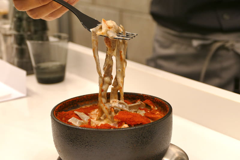 麺は2種類で、一部メニューは平打ち麺