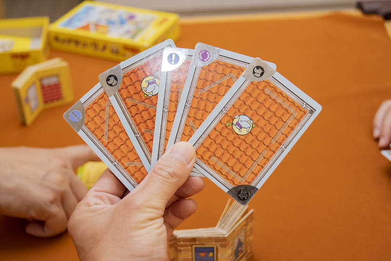 ビルの床となる手持ちのカードがなくなれば勝ち