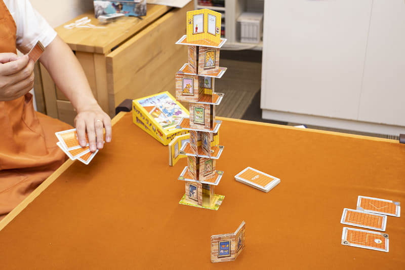 ビルが高くなるほどドキドキ感がアップ。壁を置く手が震える人も