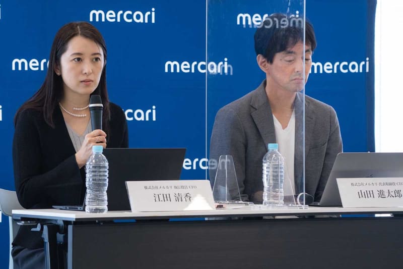 メルカリ 江田清香CFO(左)と山田進太郎CEO(右)