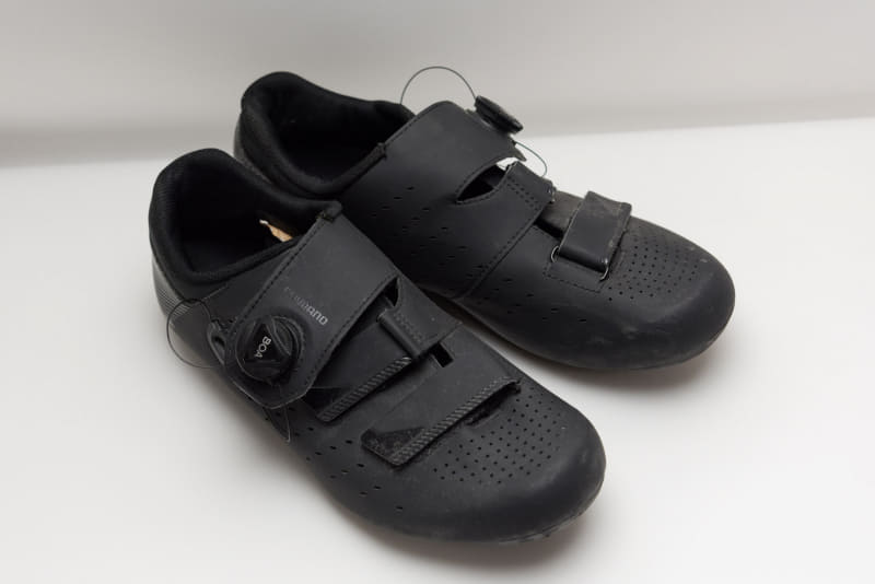 筆者がこれまで使っていた夏用の普通のサイクリングシューズ