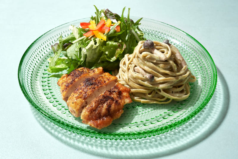 バジルクリームとパスタとチキンの山椒焼き