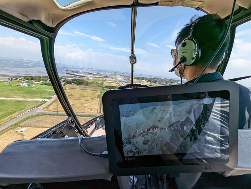 主要都市圏を走るタクシーでお馴染みのサイネージ広告がヘリコプターにも