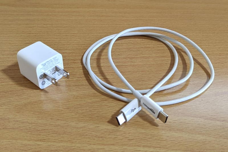 スマートフォンを使おうにも、バッテリー残業がなければ始まりません。避難、停電などが予測されるときは、あらかじめ充電を