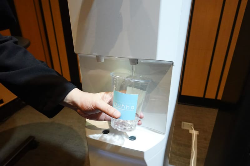 吸水ボタンを押すとLEDが点灯し、夜間でも利用しやすい