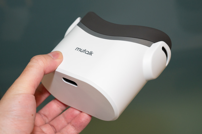 声はネジ止めされたパーツのスリットから奥に抜けていく