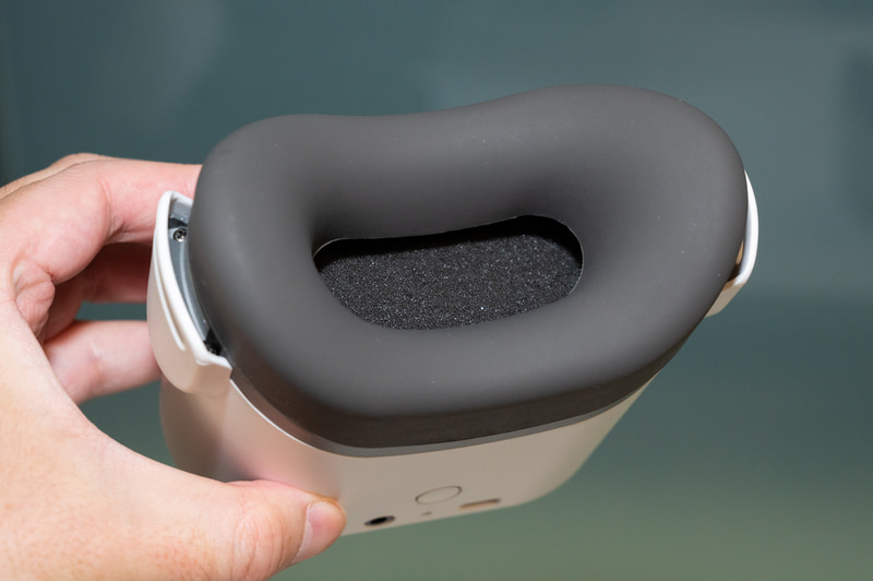 声はネジ止めされたパーツのスリットから奥に抜けていく