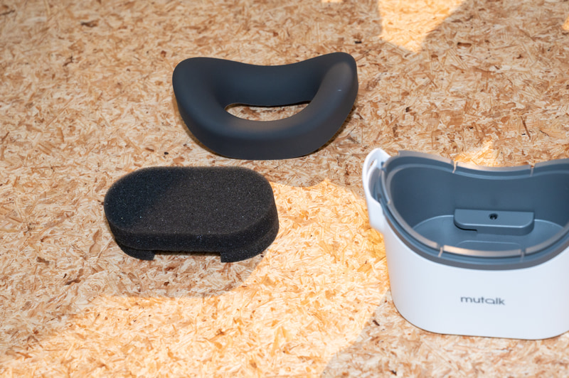 声はネジ止めされたパーツのスリットから奥に抜けていく