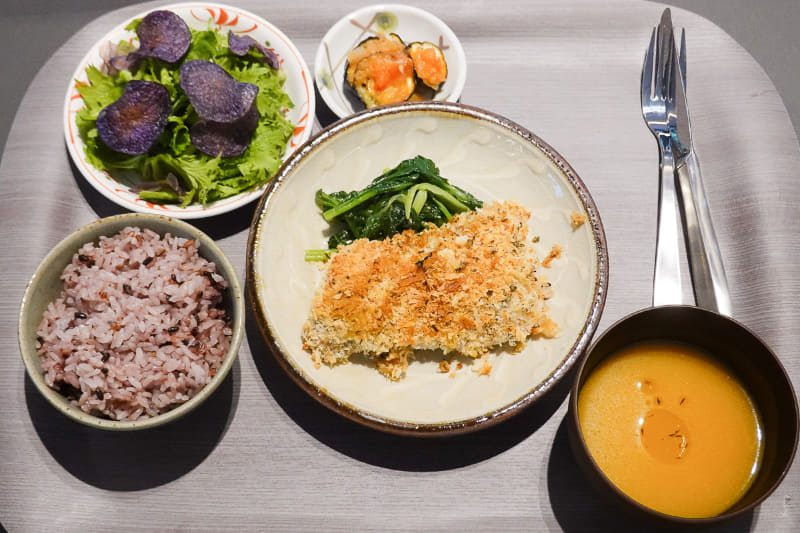 メニューの1つ「産地と繋がる定食」(1,370円)