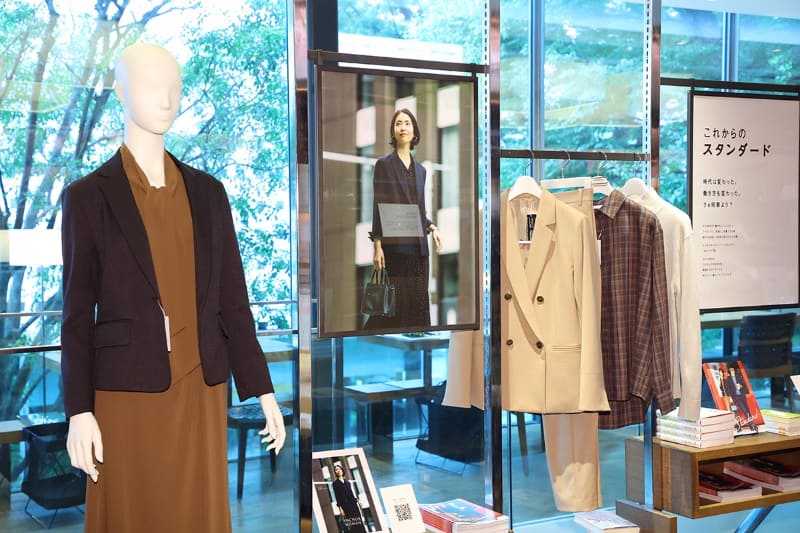 ANCHOR WOMAN(提供：青山商事)