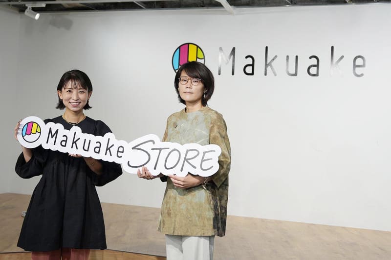 マクアケ 共同創業者/取締役の坊垣佳奈氏とビジネスサポート事業本部 マネージャー ⼭下ゆかり氏