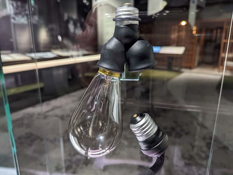 創業時の「二股ソケット」