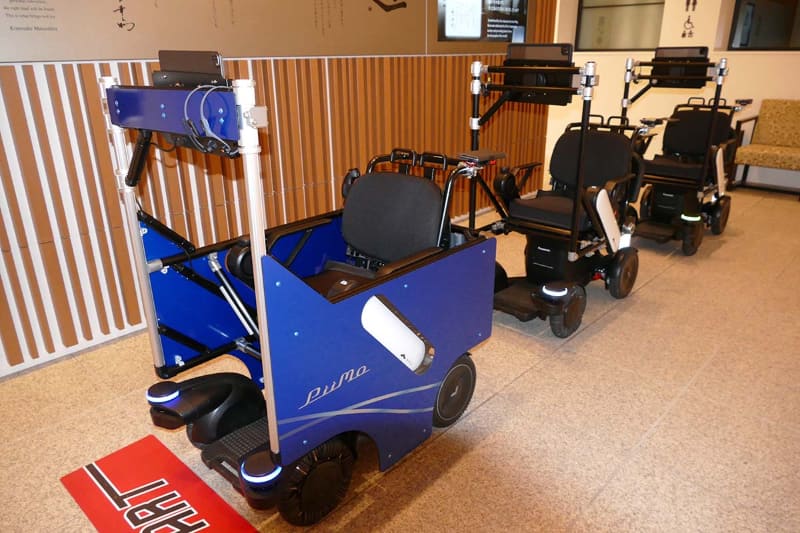 今回の実証実験で用いられた「PiiMoライド」。通常のPiiMoにAR用タブレットなどをつけたもの