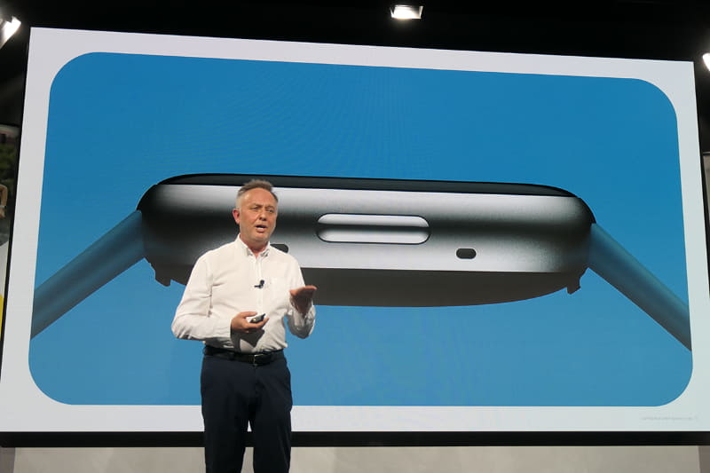 スティーブ・モーリー氏。スマートウォッチはVersa 2以来のサイドボタンが復活